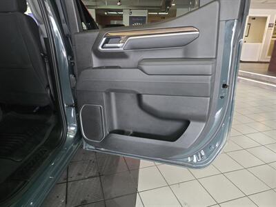 2025 Chevrolet Silverado 1500 LT-CREW CAB-4X4/w1LT   - Photo 15 - Hamilton, OH 45015