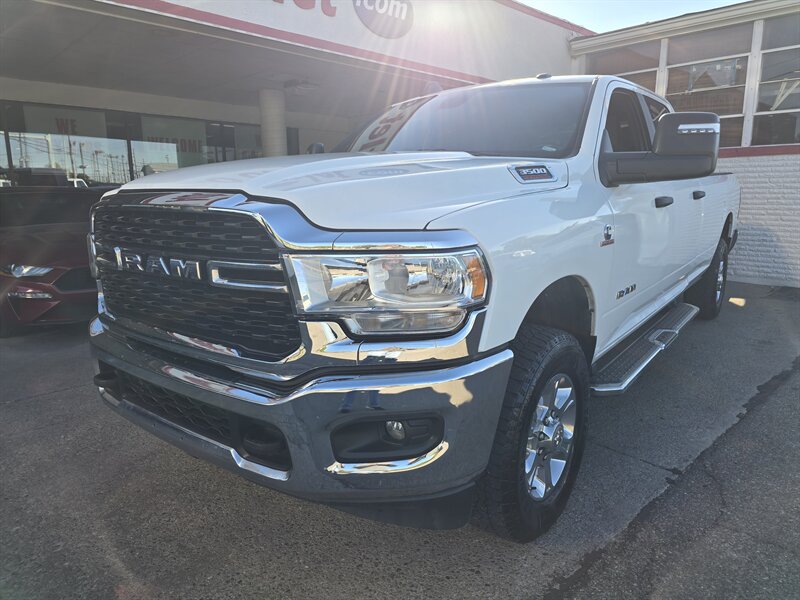 2024 RAM 3500 Big Horn/CREW CAB/4X4/DIESEL - Photo 1 - Hamilton, OH 45015
