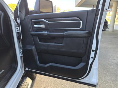 2024 RAM 3500 Big Horn   - Photo 11 - Hamilton, OH 45015