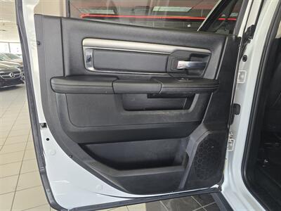 2017 RAM 1500 Night 4DR CREW CAB 4X4   - Photo 11 - Hamilton, OH 45015