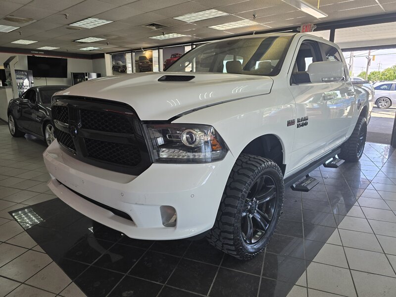 2017 RAM 1500 Night 4DR CREW CAB 4X4   - Photo 1 - Hamilton, OH 45015
