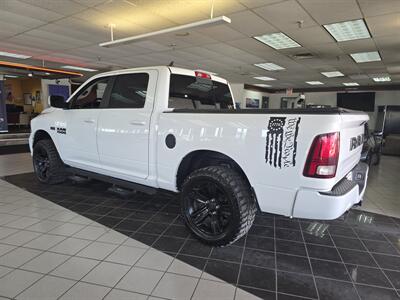 2017 RAM 1500 Night 4DR CREW CAB 4X4   - Photo 6 - Hamilton, OH 45015
