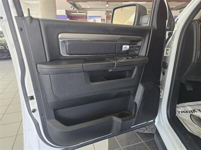 2017 RAM 1500 Night 4DR CREW CAB 4X4   - Photo 7 - Hamilton, OH 45015