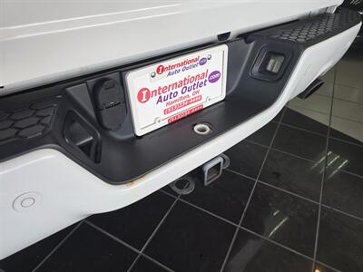 2017 RAM 1500 Night 4DR CREW CAB 4X4   - Photo 25 - Hamilton, OH 45015