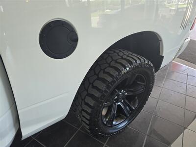 2017 RAM 1500 Night 4DR CREW CAB 4X4   - Photo 29 - Hamilton, OH 45015