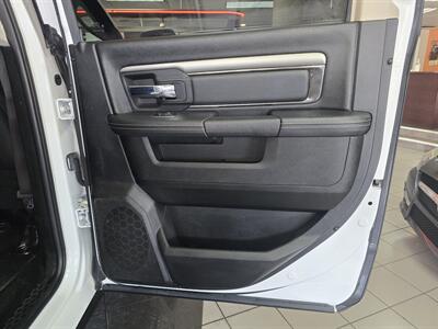2017 RAM 1500 Night 4DR CREW CAB 4X4   - Photo 17 - Hamilton, OH 45015