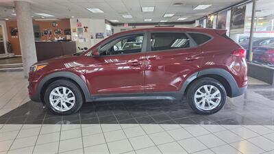 2020 Hyundai Tucson SE   - Photo 2 - Hamilton, OH 45015