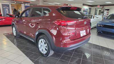 2020 Hyundai Tucson SE   - Photo 8 - Hamilton, OH 45015
