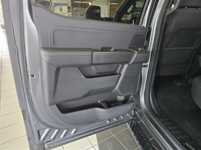 2023 Ford F-150 XLT SUPER CREW 4X4/FX4   - Photo 9 - Hamilton, OH 45015