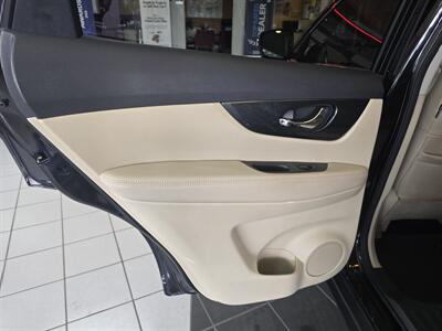 2016 Nissan Rogue SL 4DR CROSSOVER AWD   - Photo 10 - Hamilton, OH 45015
