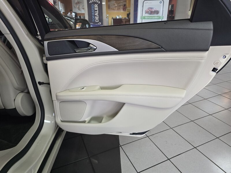 2018 Lincoln MKZ/Zephyr Select - Photo 16 - Hamilton, OH 45015