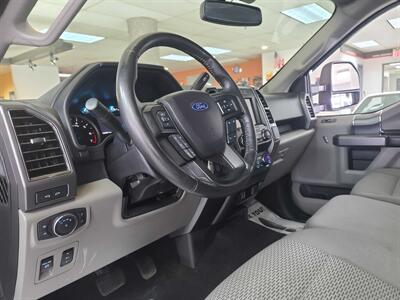 2019 Ford F-150 XLT SUPER CREW 4X4   - Photo 9 - Hamilton, OH 45015