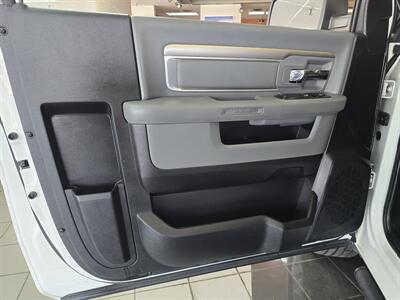 2014 RAM 1500 Express   - Photo 7 - Hamilton, OH 45015