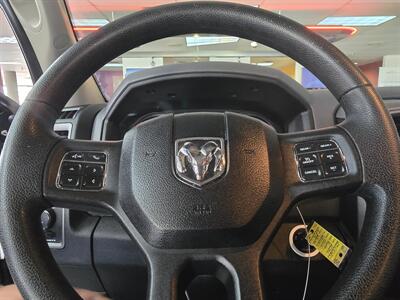 2014 RAM 1500 Express   - Photo 17 - Hamilton, OH 45015