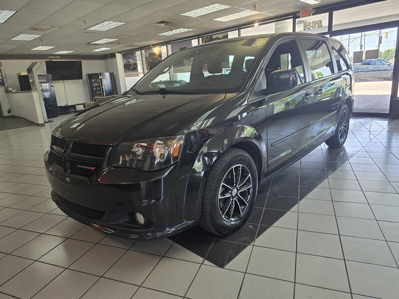 2017 Dodge Grand Caravan SXT MINI-VAN V6   - Photo 1 - Hamilton, OH 45015