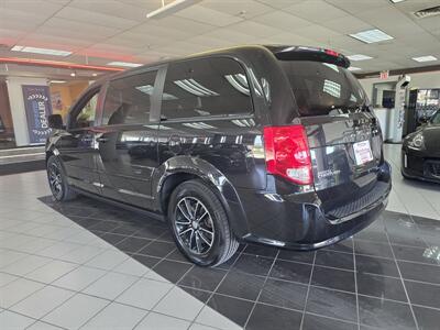 2017 Dodge Grand Caravan SXT MINI-VAN V6   - Photo 6 - Hamilton, OH 45015