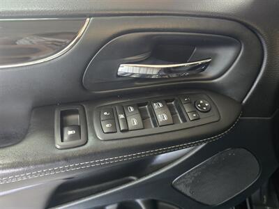 2017 Dodge Grand Caravan SXT MINI-VAN V6   - Photo 20 - Hamilton, OH 45015