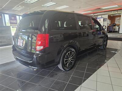 2017 Dodge Grand Caravan SXT MINI-VAN V6   - Photo 4 - Hamilton, OH 45015