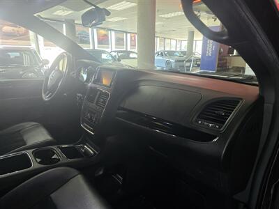 2017 Dodge Grand Caravan SXT MINI-VAN V6   - Photo 13 - Hamilton, OH 45015