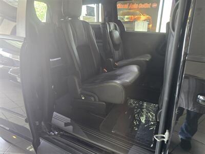 2017 Dodge Grand Caravan SXT MINI-VAN V6   - Photo 15 - Hamilton, OH 45015