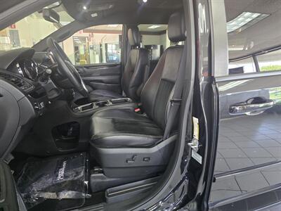 2017 Dodge Grand Caravan SXT MINI-VAN V6   - Photo 9 - Hamilton, OH 45015