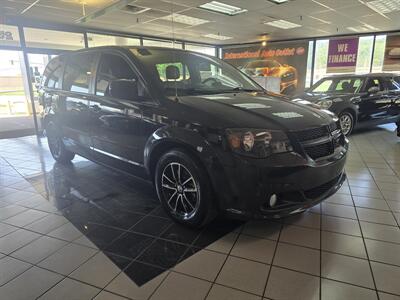 2017 Dodge Grand Caravan SXT MINI-VAN V6   - Photo 3 - Hamilton, OH 45015