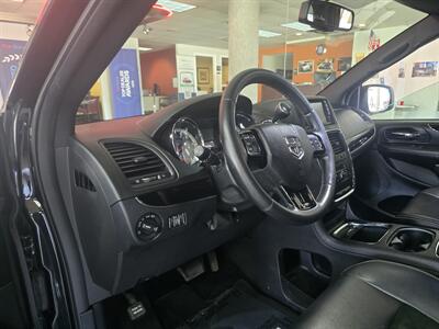 2017 Dodge Grand Caravan SXT MINI-VAN V6   - Photo 8 - Hamilton, OH 45015