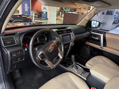 2017 Toyota 4Runner SR5 4DR SUV   - Photo 11 - Hamilton, OH 45015