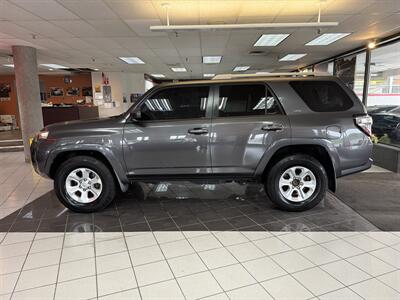 2017 Toyota 4Runner SR5 4DR SUV   - Photo 2 - Hamilton, OH 45015