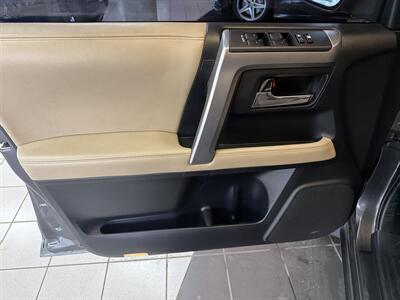 2017 Toyota 4Runner SR5 4DR SUV   - Photo 19 - Hamilton, OH 45015