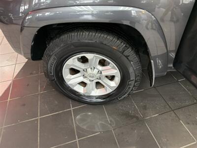 2017 Toyota 4Runner SR5 4DR SUV   - Photo 33 - Hamilton, OH 45015