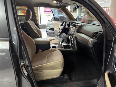 2017 Toyota 4Runner SR5 4DR SUV   - Photo 26 - Hamilton, OH 45015