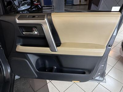 2017 Toyota 4Runner SR5 4DR SUV   - Photo 29 - Hamilton, OH 45015
