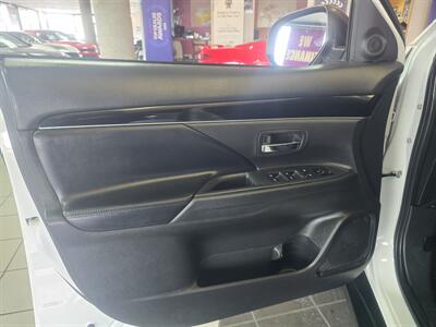 2019 Mitsubishi Outlander SE 4DR SUV AWD   - Photo 7 - Hamilton, OH 45015