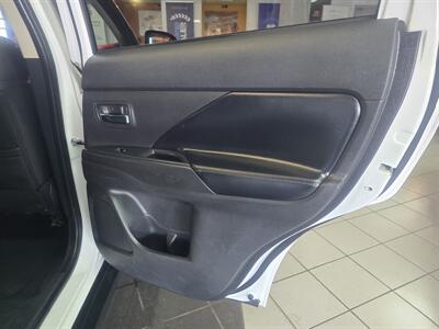 2019 Mitsubishi Outlander SE 4DR SUV AWD   - Photo 16 - Hamilton, OH 45015