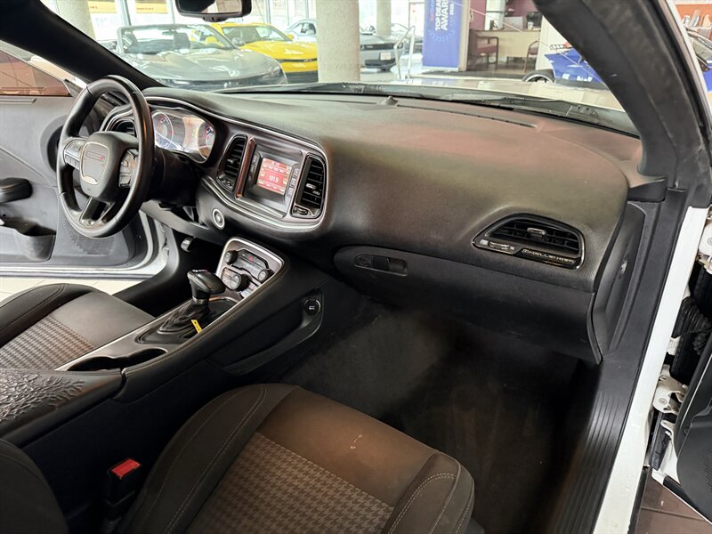 2016 Dodge Challenger SXT - Photo 20 - Hamilton, OH 45015
