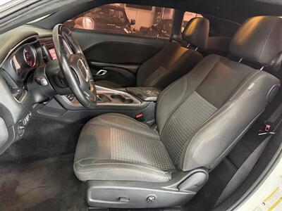 2016 Dodge Challenger SXT - Photo 10 - Hamilton, OH 45015