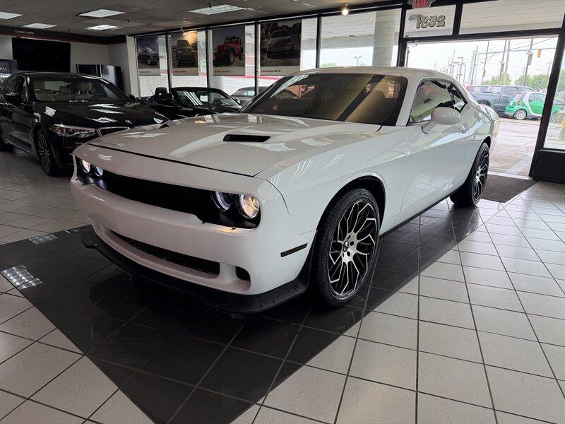 2016 Dodge Challenger SXT   - Photo 1 - Hamilton, OH 45015