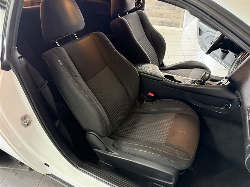 2016 Dodge Challenger SXT - Photo 19 - Hamilton, OH 45015