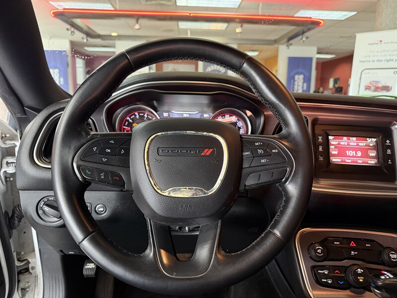2016 Dodge Challenger SXT - Photo 12 - Hamilton, OH 45015