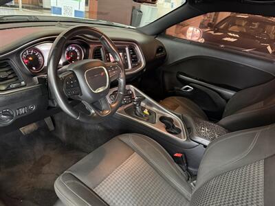 2016 Dodge Challenger SXT - Photo 11 - Hamilton, OH 45015
