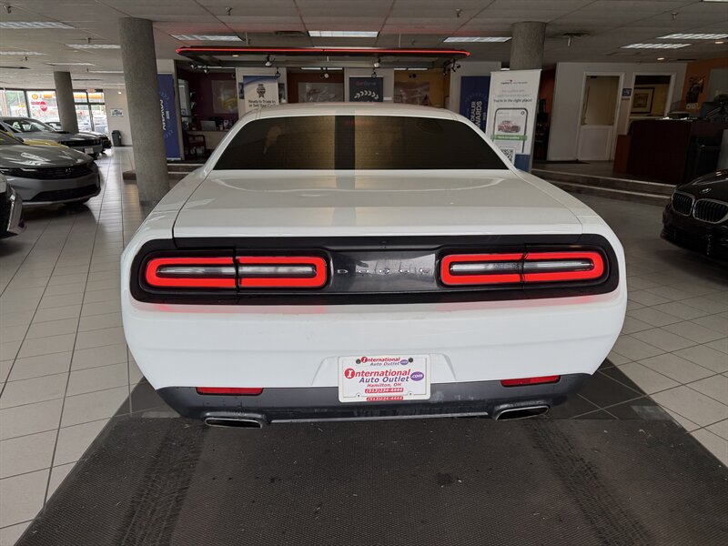 2016 Dodge Challenger SXT - Photo 7 - Hamilton, OH 45015