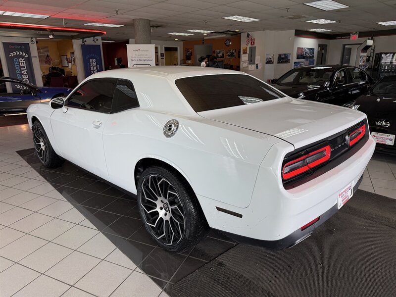 2016 Dodge Challenger SXT - Photo 8 - Hamilton, OH 45015