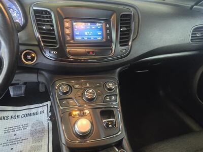 2016 Chrysler 200 Series S   - Photo 19 - Hamilton, OH 45015