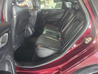 2016 Chrysler 200 Series S   - Photo 9 - Hamilton, OH 45015