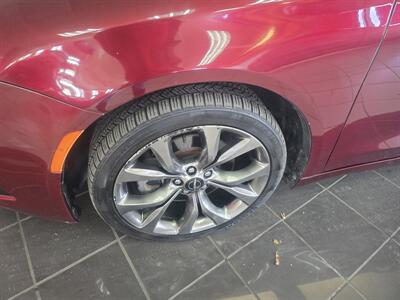 2016 Chrysler 200 Series S   - Photo 20 - Hamilton, OH 45015