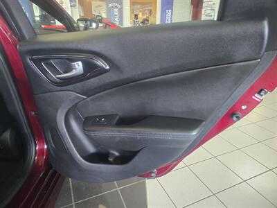 2016 Chrysler 200 Series S   - Photo 13 - Hamilton, OH 45015