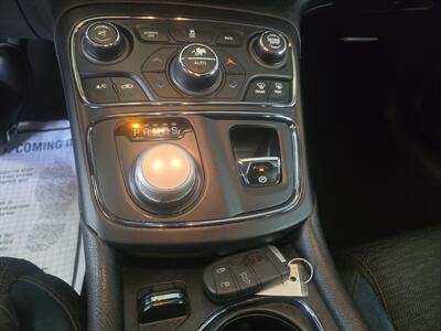 2016 Chrysler 200 Series S   - Photo 15 - Hamilton, OH 45015