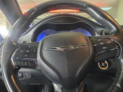 2016 Chrysler 200 Series S   - Photo 18 - Hamilton, OH 45015