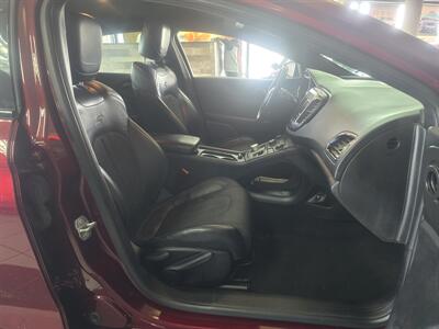 2016 Chrysler 200 Series S   - Photo 12 - Hamilton, OH 45015